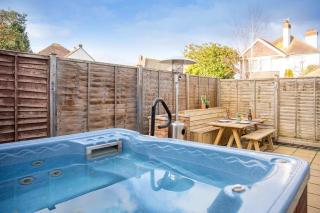 Stunning 4br House for 10 Near Beach w Hot Tub - Bognor Regis - 8