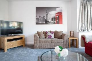 Stunning 4br House for 10 Near Beach w Hot Tub - Bognor Regis - 3