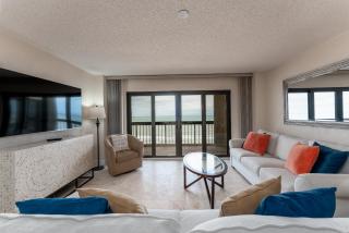 Luxury, Direct Oceanfront Unit and Balcony, Southeast Corner, Heated Pool, Garage Parking - Ormond Beach - 4