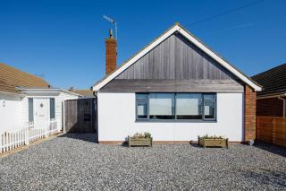 Designer Family Escape Hot Tub Steps to Beach - East Wittering - 5