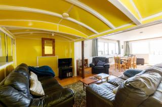 Sunny seafront chalet - sleeps 6 - 8