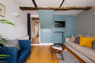Charming four-bedroom central townhouse - 2
