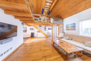 Stylist Split Level 2 Bed with Parking - 5
