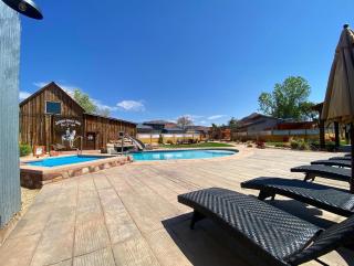 Timber & Tin E 2Bed 2Bath w Pool & Rooftop Deck - Kanab - 3