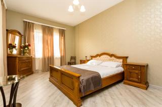 Rustaveli Three Bedroom Apartment Duplex With a Yard - Tbilisi - 0