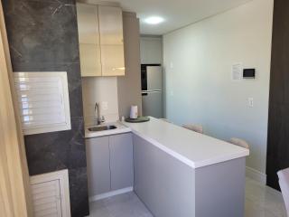 Apto novo 2 suítes, alto padrão, familiar, piscina aquecida no condomínio, 1 quadra mar - Bombinhas - 4