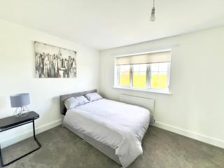 Brand New 3 BEDROOM HOUSE WITH GARDEN AND FREE PARKING - Wednesbury - 3