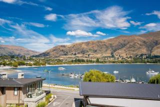 Luxury Lake View - 7