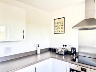 Brand New 3 BEDROOM HOUSE WITH GARDEN AND FREE PARKING - 1