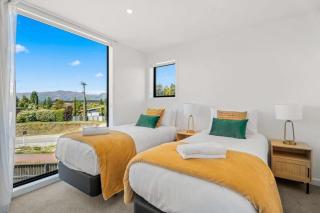 The 1 With The View - 5