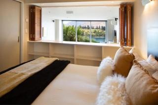 Stunning Lakeview 2 Bedroom Apartment - 6