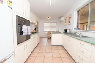 Cadogan House - Professionally Styled in CBD - Orange - 8