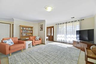 Spacious Family Home - Leafy Suburb Pet-Friendly - Orange - 8