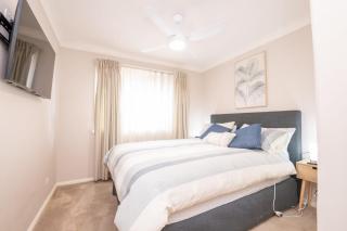 Wonderful Windred - Quiet & Homely, 4 Smart TVs - 7