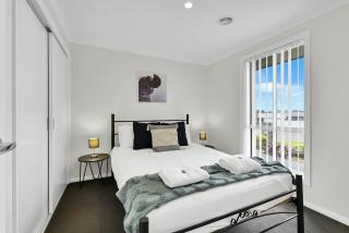 Emmaville - Modern Convenient & Pet Friendly - Orange - 7