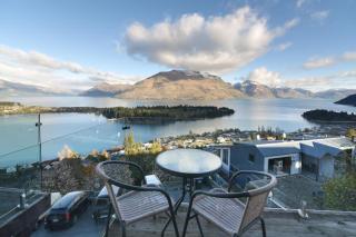 Modern 3 bedroom with stunning postcard views! - Queenstown - 9