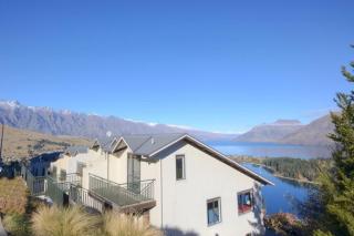 Modern 3 bedroom with stunning postcard views! - Queenstown - 2