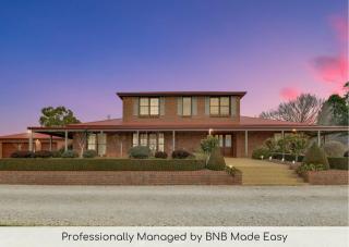 Snowline - Ultimate Getaway, Pool, Sleeps 16 - Canobolas - 1