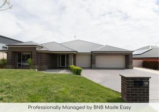 Centennial Cres, Modern, Entertaining Home, Sleeps 8 - Orange - 0