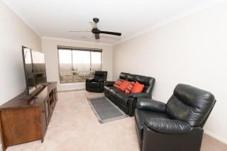 Centennial Cres, Modern, Entertaining Home, Sleeps 8 - Orange - 4