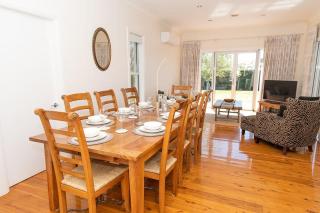 Secret Cottage Charming & Cosy Home Sleeps 8 - Orange - 8