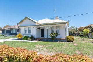 Anson Cottage 1900s CBD Home Private & Practical - Orange - 9