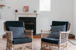 Benview Cottage - CBD, Sleeps 8, Pizza Oven - Orange - 8