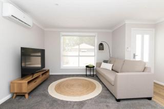 Villa on Matthews, Quite, Modern, Fresh, Free Wifi - Orange - 9
