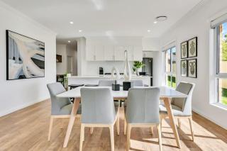 Hideaway on Curran - Modern & Comfy Retreat in CBD Firepit - Orange - 7