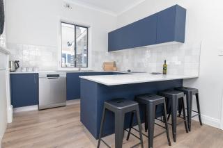 McNamara Lane Large CBD home Freshly renovated 7 Smart TV's Sleeps 11 - Orange - 7