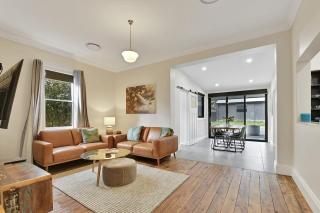 Best Nest on March Cosy Home in CBD Firepit - Orange - 1