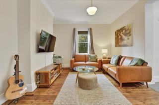 Best Nest on March Cosy Home in CBD Firepit - Orange - 2