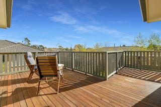 Goldfinch Way Stunning & Spacious Home Sleeps 11 - Orange - 7