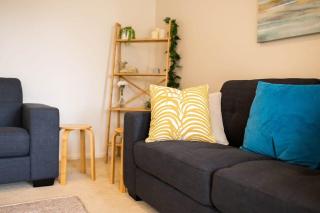 Goldfinch Way Stunning & Spacious Home Sleeps 11 - Orange - 3