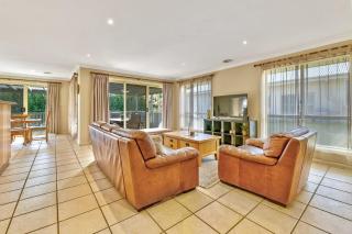 Goldfinch Way Stunning & Spacious Home Sleeps 11 - Orange - 2