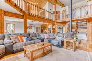 Great Blue Lodge - Spacious Ski Lodge, Hot Tub, Sauna, Game Room & More - Government Camp - 3