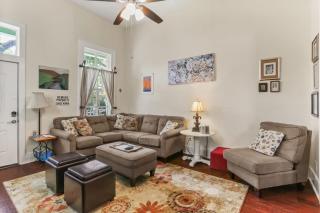 Art Filled Sanctuary in the Heart Of Mid City - New Orleans - 5