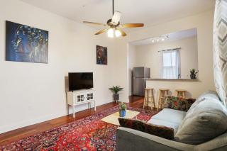 Urban 3 bedroom Local Art Filled Frenchman Oasis - New Orleans - 4
