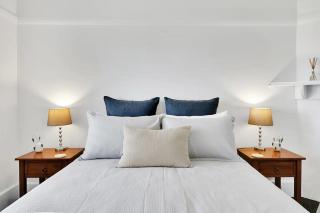 Oasis on Warrendine, Sleek & Stylish, Free Wi-Fi - Orange - 1