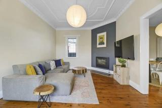 The Edward Charmer - Heritage Home, Pet Friendly - Orange - 9