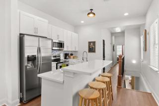 Fabulous Classy and Comfy 3BD 2BA Home and Parking - New Orleans - 3