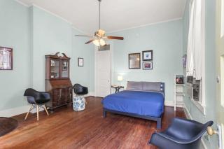 Fab Studio on Tree-Lined Street w City Bikes - New Orleans - 6