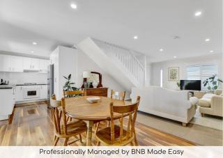 Warrendine Bliss - Cosy Couples Retreat, CBD - Orange - 0