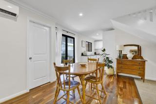 Warrendine Bliss - Cosy Couples Retreat, CBD - Orange - 1