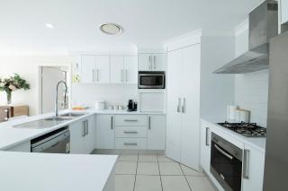 Regand Retreat - Luxurious Family Home, Pool - Dubbo - 2