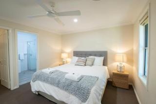 Regand Retreat - Luxurious Family Home, Pool - Dubbo - 1