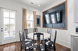 Elegant 4bd with Pool and Off Street Parking - New Orleans - 2