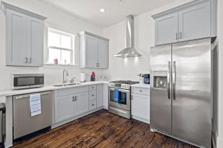 Elegant 4bd with Pool and Off Street Parking - New Orleans - 1