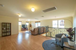 Tranquil Taylor - Two-Storey CBD Family Home, BBQ - Dubbo - 7