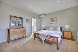 Art House on Anson - Artistic Haven, Spa, Pets - Orange - 9